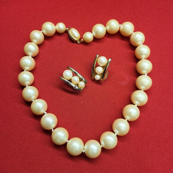 VTG Faux Gold Tone Pearl Choker Necklace & Clip on Earrings - Picture 1 of 10